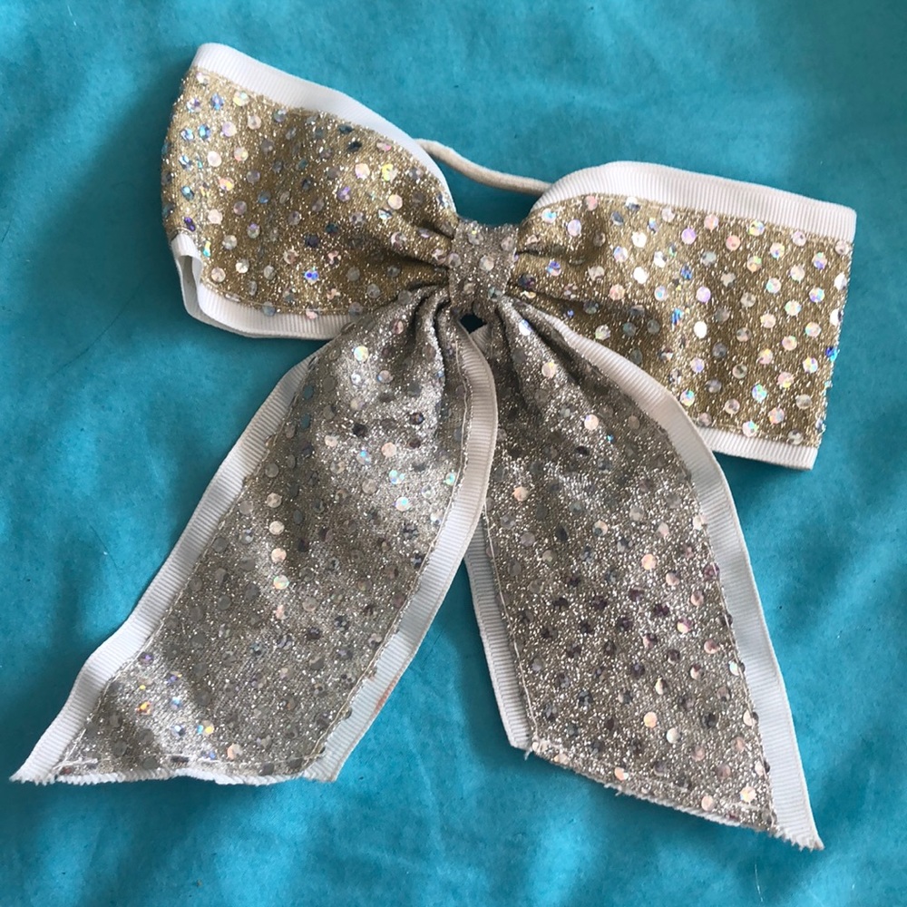 Cheer bow